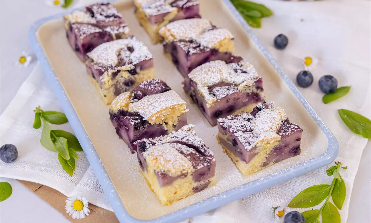 Borovničevo puding pecivo