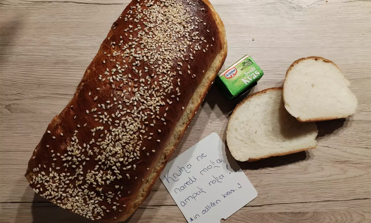 Mlečni kruh s semeni
